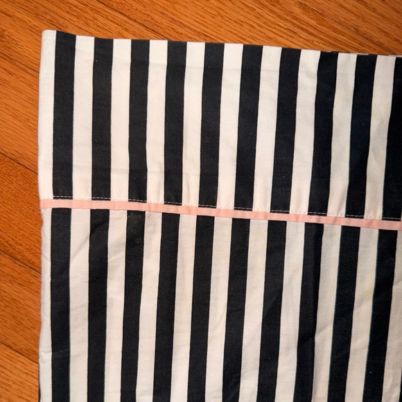 POTTERY BARN EMILY & MERITT Black & White 20x30 Standard Size Pillowcase - Picture 2 of 5